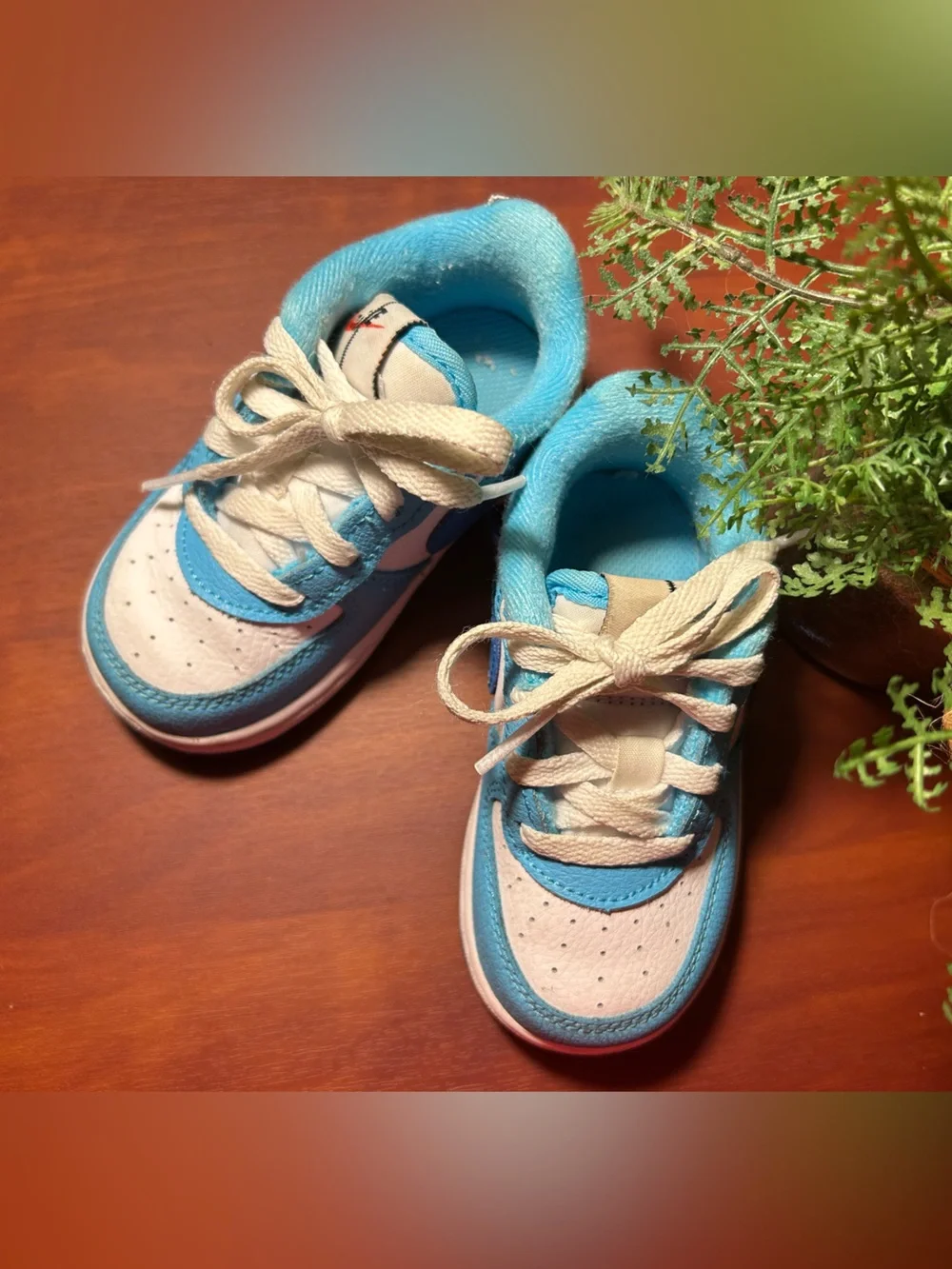 Nike Kids Blue and White Low-Top Sneakers with Navy Swoosh